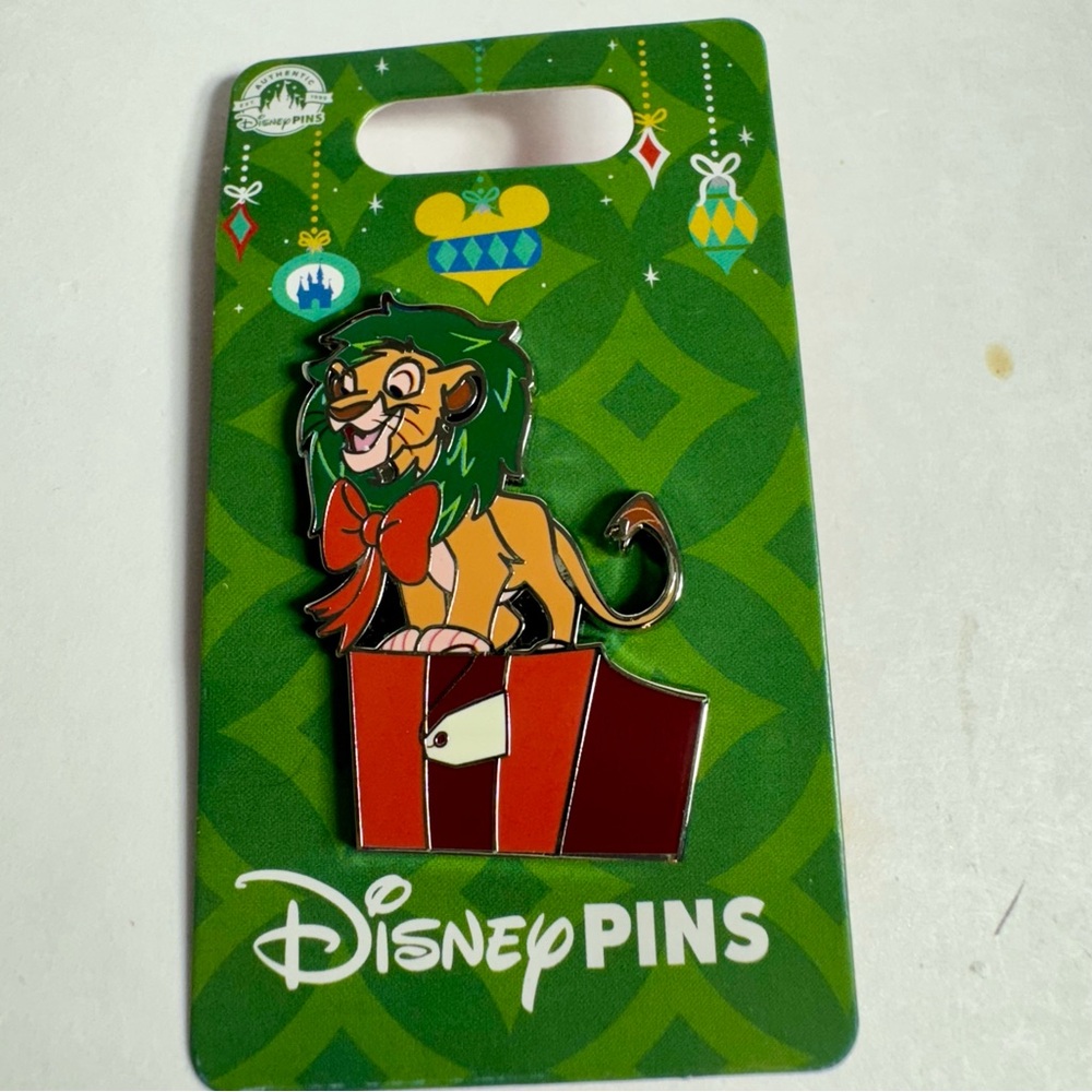 NWT. Disney collectible pins. Lion king pin featuring Simba for holidays.